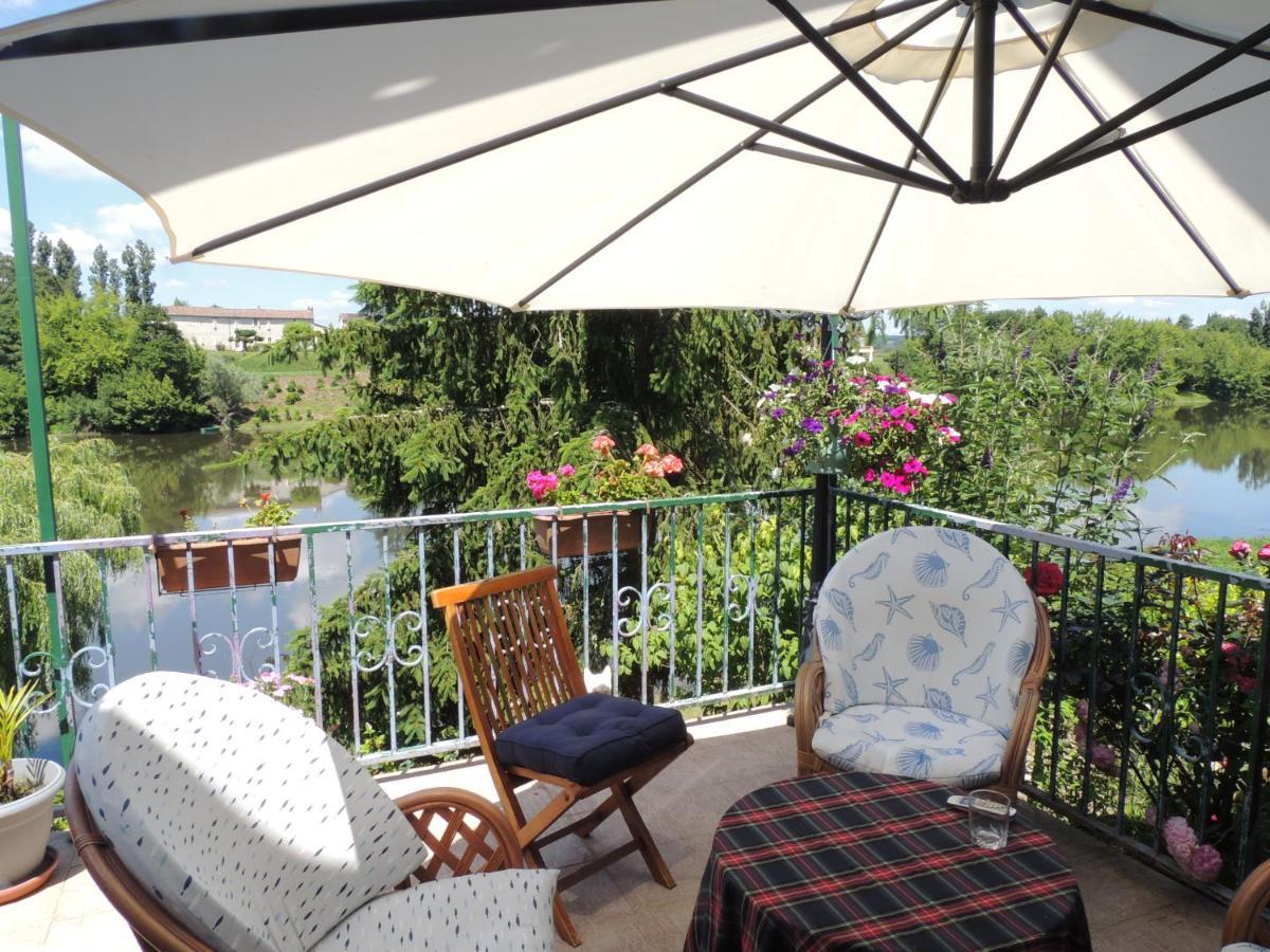 Le Jardin Des Cygnes Bed & Breakfast Pineuilh Dış mekan fotoğraf